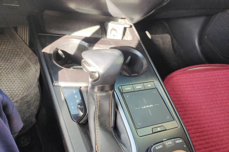 Used Lexus UX 2020 260h Explore & Adventure Edition Gear Lever