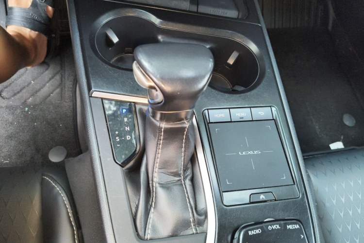 Used Lexus UX 2019 260h Explore-Cool Edition China V Standard Gear Lever