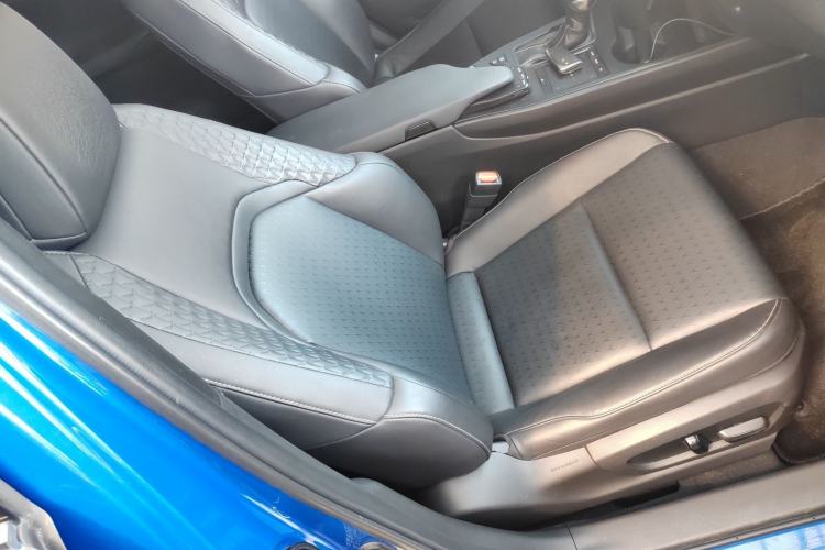 Used Lexus UX 2019 260h Explore-Cool Edition China VI Standard Right Front Seat