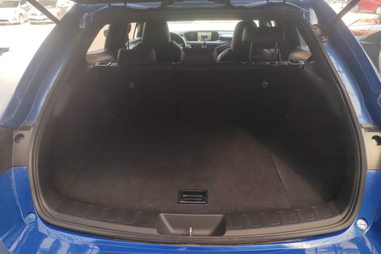 Used Lexus UX 2019 260h Explore-Cool Edition China VI Standard Trunk