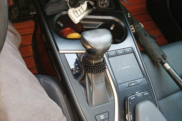 Used Lexus UX 2019 260h Explore-Edition China V Standard Gear Lever