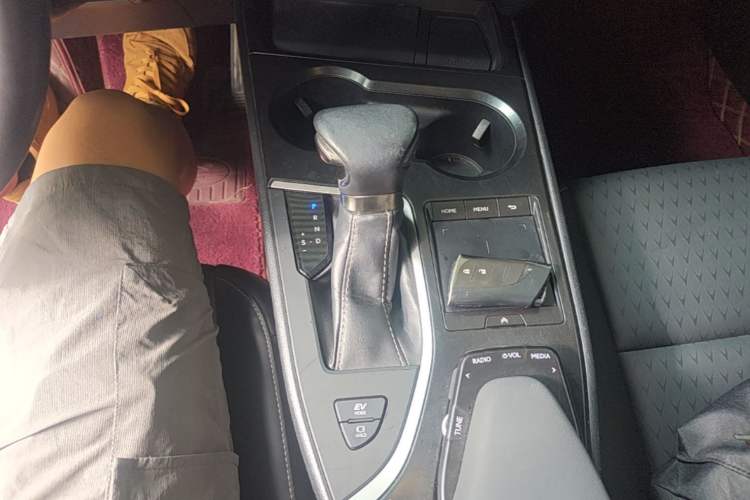 Used Lexus UX 2019 260h Explore·Fun Edition China VI Standard Gear Lever