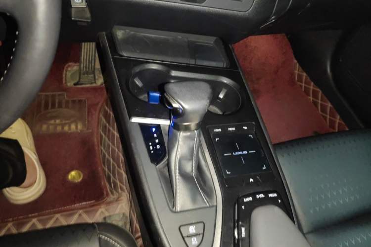 Used Lexus UX 2019 260h Explore-Edition China V Standard Gear Lever