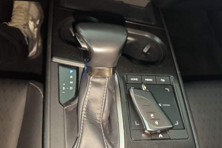 Used Lexus UX 2019 260h Explore-Edition China V Standard Gear Lever