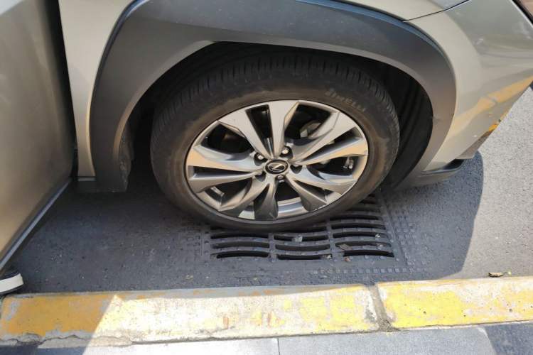 Used Lexus UX 2019 260h F SPORT Version China V Standard Exterior 4