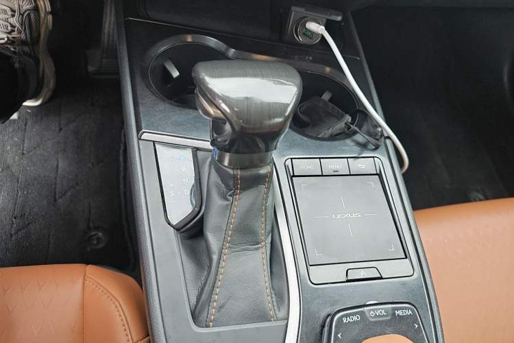 Used Lexus UX 2019 260h Explore-Edition China V Standard Gear Lever