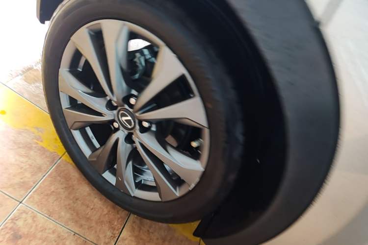 Used Lexus UX 2019 260h F SPORT Version China V Standard Right Rear Wheel Hub
