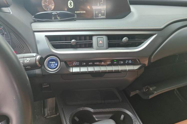 Used Lexus UX 2019 260h Explore-Cool Edition China V Standard Audio And AC Panel