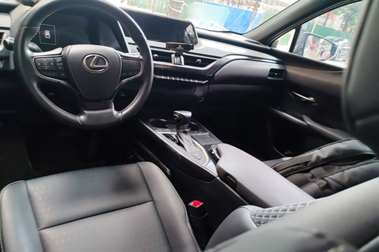 Used Lexus UX 2019 260h Explore-Cool Edition China V Standard Center Console