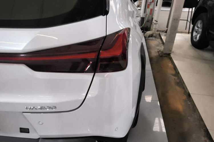 Used Lexus UX 2019 200 F SPORT Version Exterior 3