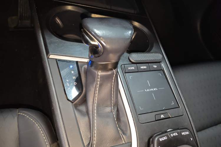 Used Lexus UX 2019 260h Explore-Cool Edition China VI Standard Gear Lever