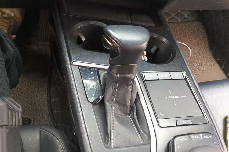 Used Lexus UX 2019 260h Explore-Cool Edition China V Standard Gear Lever