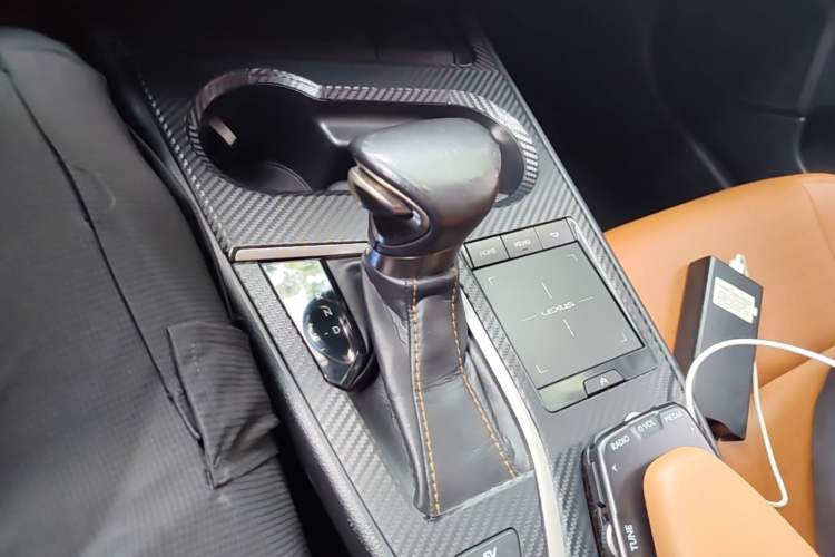 Used Lexus UX 2019 260h Explore-Cool Edition China VI Standard Gear Lever