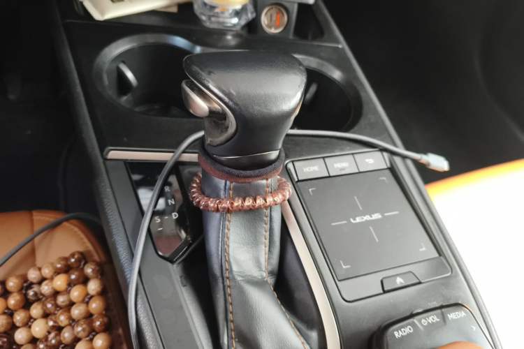 Used Lexus UX 2019 260h Explore-Cool Edition China VI Standard Gear Lever
