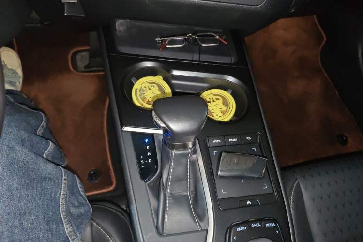 Used Lexus UX 2019 260h Explore-Edition China V Standard Gear Lever