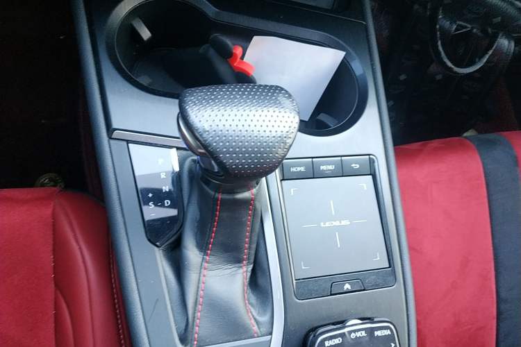 Used Lexus UX 2019 260h F SPORT All-Wheel-Drive China V Emission Standard Gear Lever