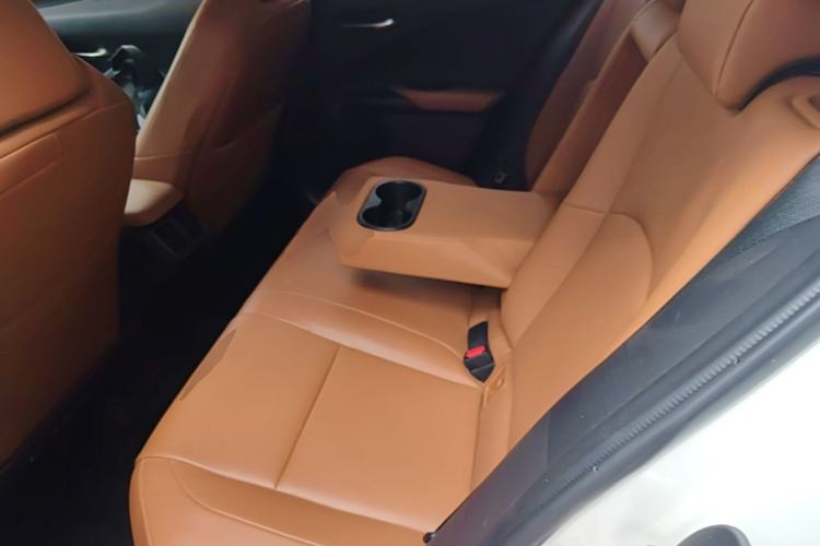 Used Lexus UX 2019 260h Explore-Cool Edition China VI Standard Left Rear Seat