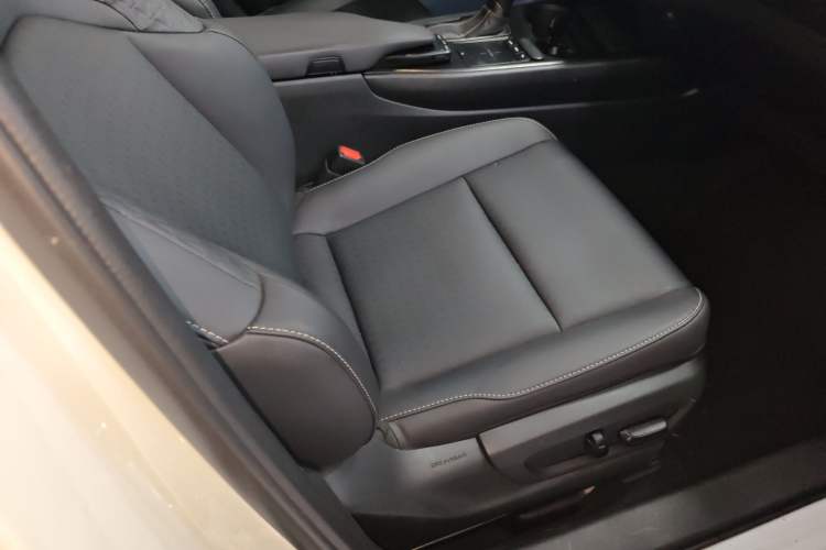 Used Lexus UX 2019 260h Explore-Cool Edition China VI Standard Right Front Seat