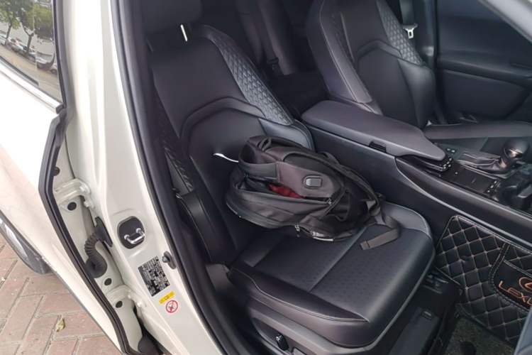 Used Lexus UX 2019 260h Explore-Cool Edition China V Standard Right Front Seat