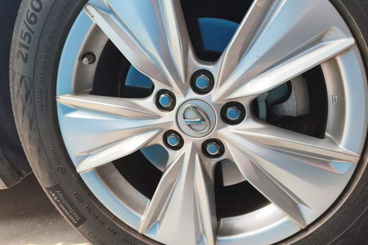 Used Lexus UX 2019 260h Explore-Cool Edition China VI Standard Right Front Wheel Hub