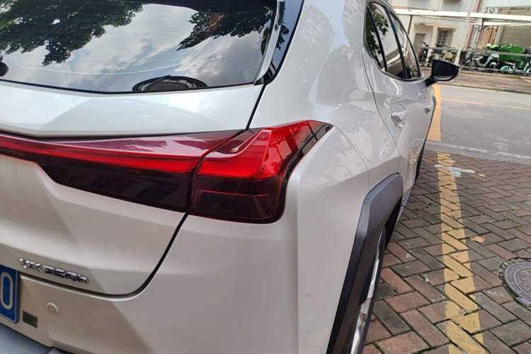 Used Lexus UX 2019 260h Explore-Cool Edition China VI Standard Right Rear Taillight