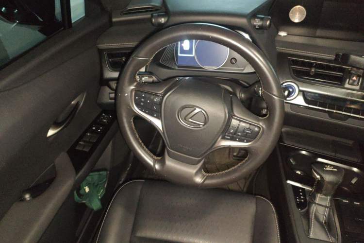 Used Lexus UX 2019 260h Explore-Cool Edition China VI Standard Steering Wheel