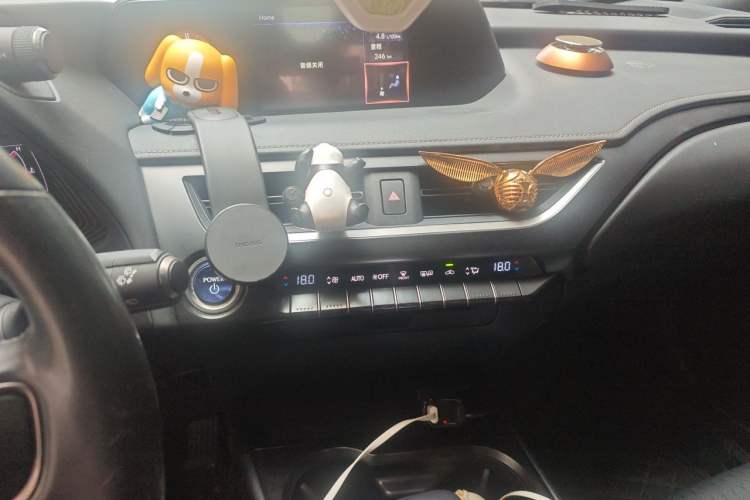 Used Lexus UX 2020 260h Explore-Cool Edition Audio And AC Panel