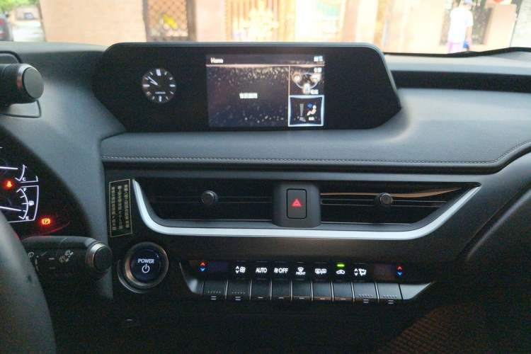 Used Lexus UX 2020 260h Explore & Adventure Edition Audio And AC Panel