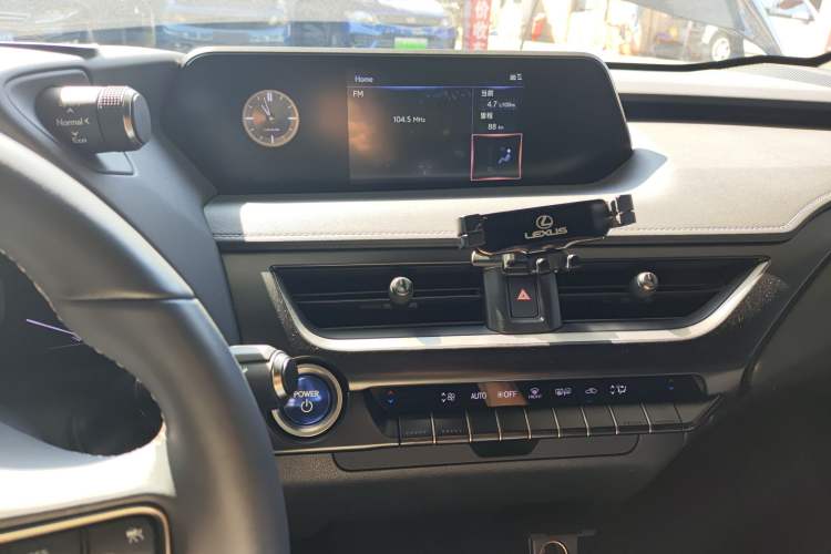 Used Lexus UX 2020 260h Explore & Adventure Edition Audio And AC Panel