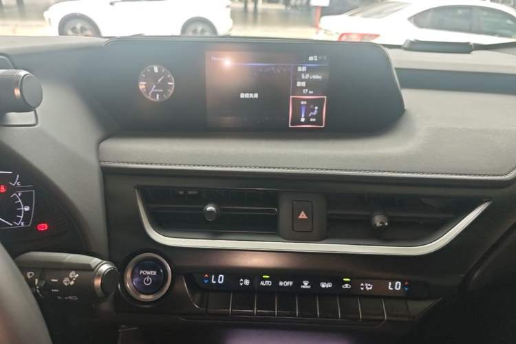 Used Lexus UX 2020 260h Explore & Adventure Edition Audio And AC Panel