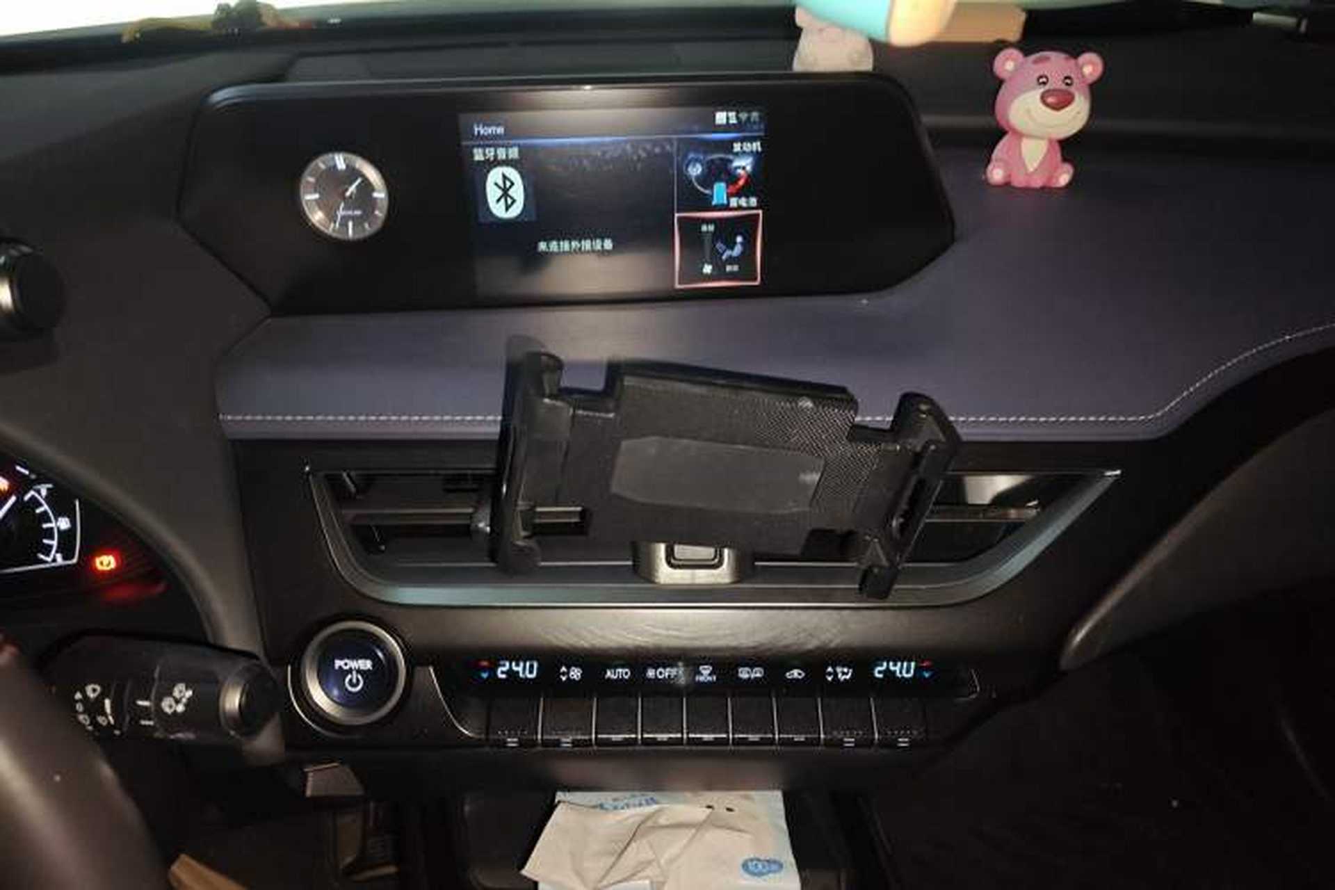 Used Lexus UX 2020 260h Explore-Cool Edition Audio And AC Panel