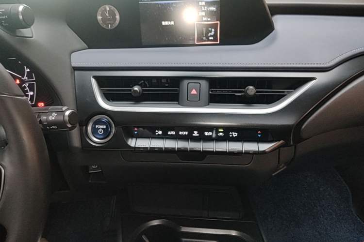 Used Lexus UX 2020 260h Explore & Adventure Edition Audio And AC Panel