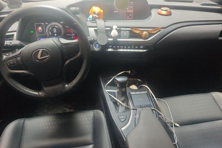 Used Lexus UX 2020 260h Explore-Cool Edition Center Console