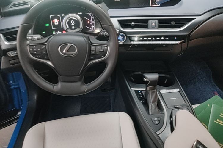 Used Lexus UX 2020 260h Explore & Adventure Edition Center Console