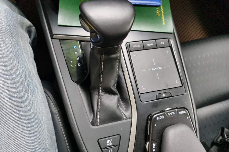 Used Lexus UX 2020 260h Explore & Adventure Edition Gear Lever