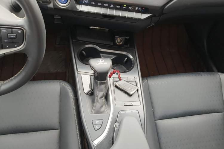 Used Lexus UX 2020 260h Explore & Adventure Edition Gear Lever