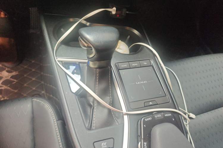 Used Lexus UX 2020 260h Explore-Cool Edition Gear Lever
