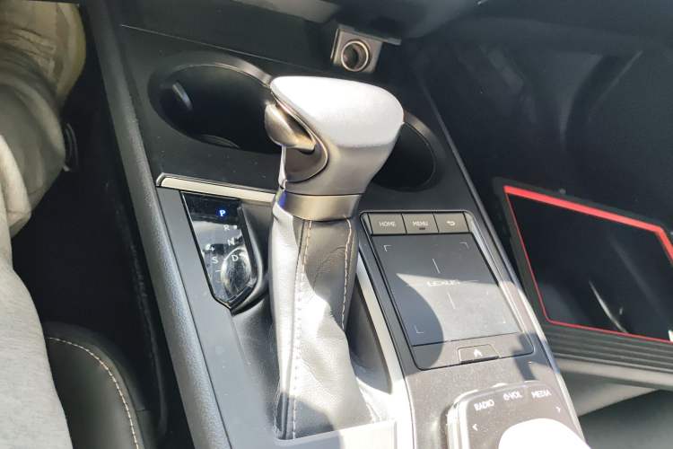 Used Lexus UX 2020 260h Explore & Adventure Edition Gear Lever