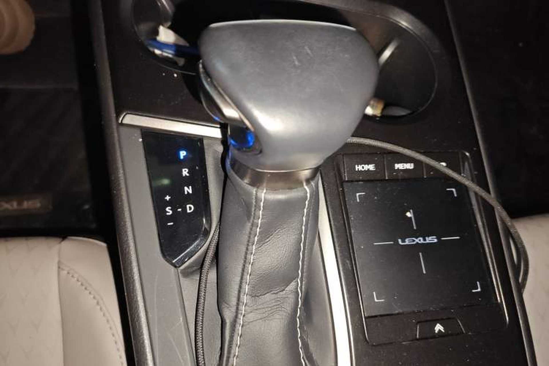 Used Lexus UX 2020 260h Explore-Cool Edition Gear Lever