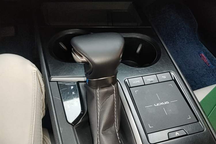 Used Lexus UX 2020 260h Explore & Adventure Edition Gear Lever