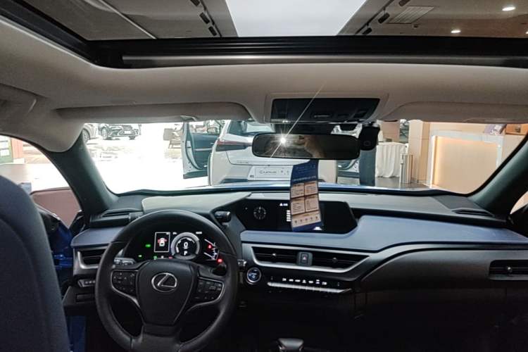 Used Lexus UX 2020 260h Explore & Adventure Edition Headliner