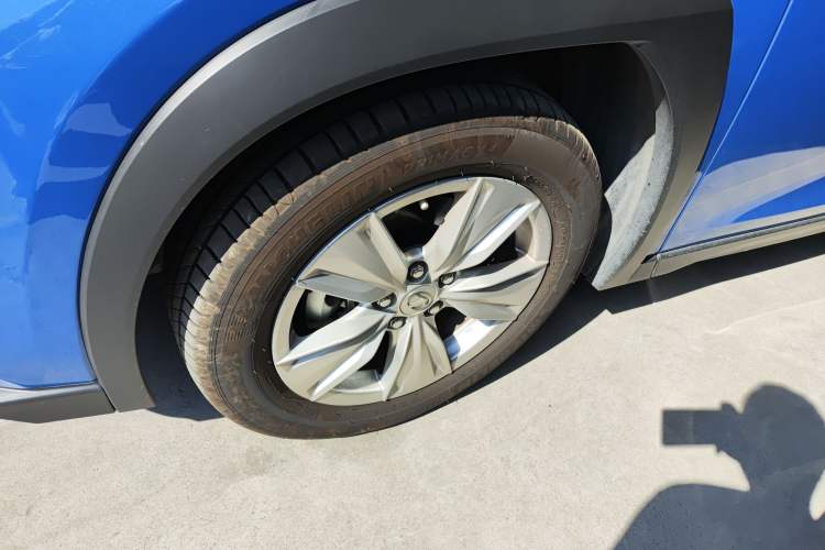 Used Lexus UX 2020 260h Explore & Adventure Edition Left Front Wheel Hub