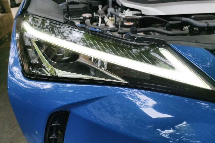 Used Lexus UX 2020 260h Explore & Adventure Edition Right Front Headlight