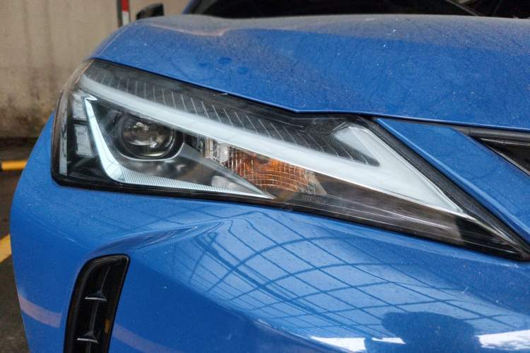 Used Lexus UX 2020 260h Explore & Adventure Edition Right Front Headlight