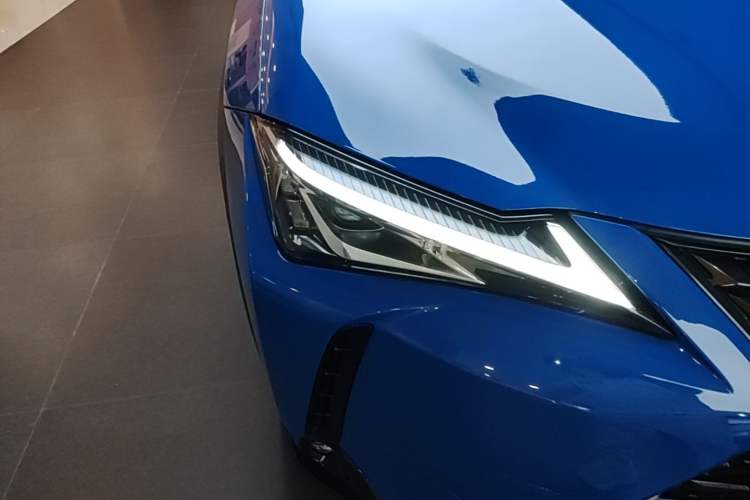 Used Lexus UX 2020 260h Explore & Adventure Edition Right Front Headlight