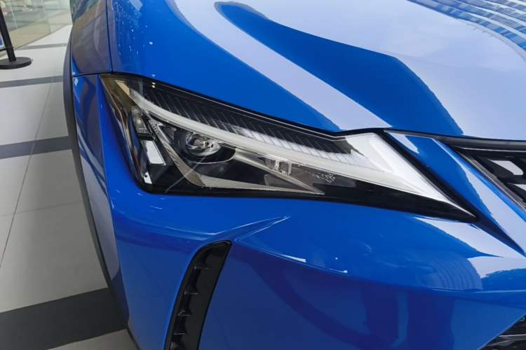 Used Lexus UX 2020 260h Explore & Adventure Edition Right Front Headlight