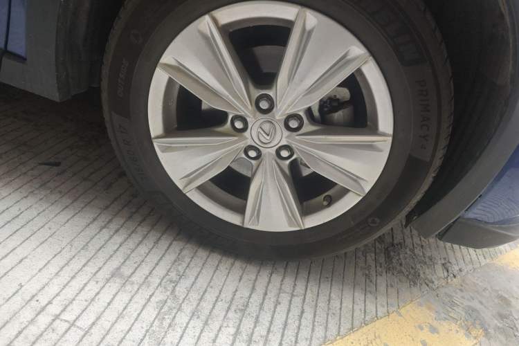Used Lexus UX 2020 260h Explore-Cool Edition Right Front Wheel Hub