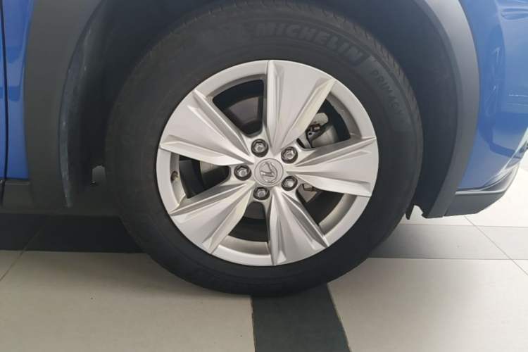 Used Lexus UX 2020 260h Explore & Adventure Edition Right Front Wheel Hub