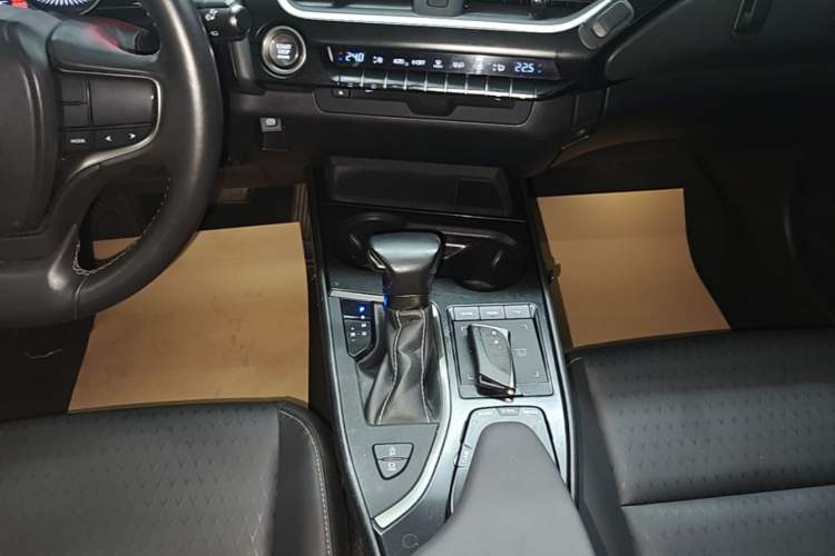 Used Lexus UX 2020 200 Special Edition Gear Lever