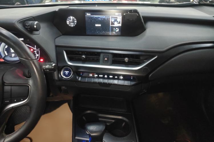 Used Lexus UX 2020 260h Explore-Cool Edition Audio And AC Panel